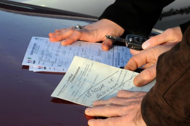 Barrer correctement une carte grise